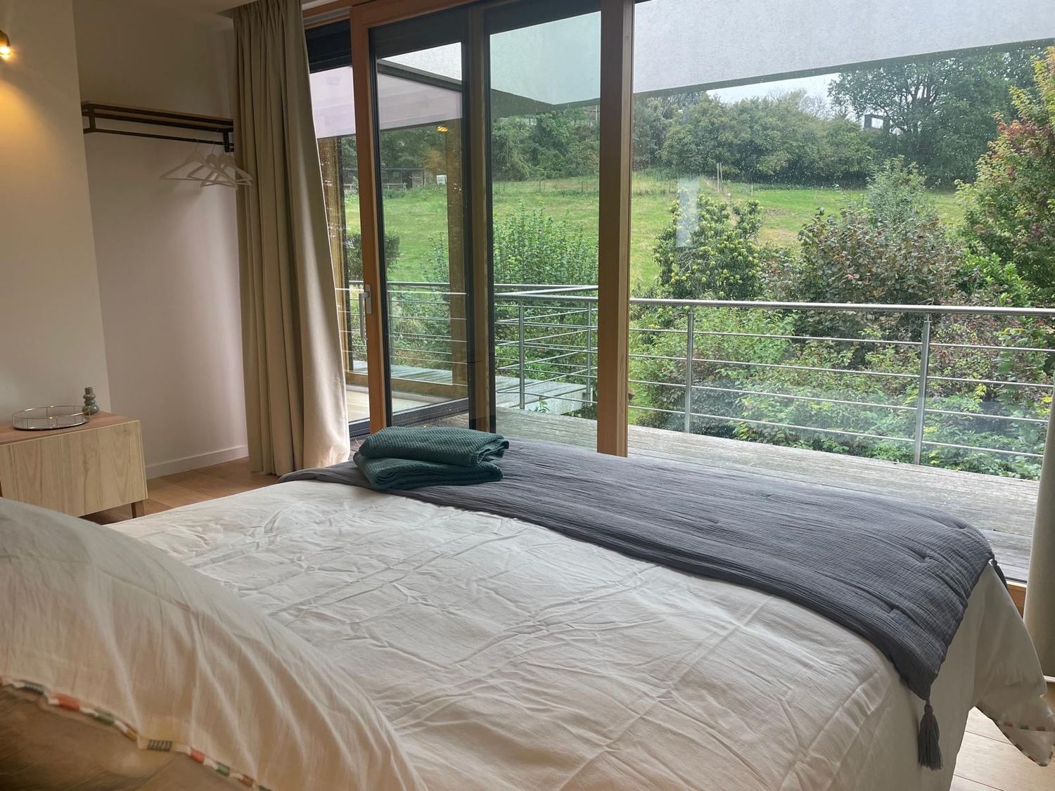 Une chambre ouverte sur la campagne